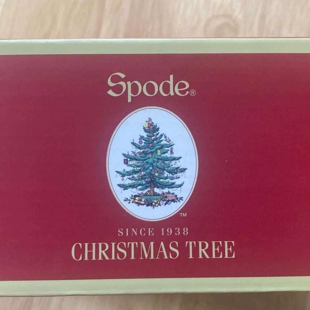 Spode Christmas Tree Tea Set Ornaments - Festive Green and White - Picture 2 of 6